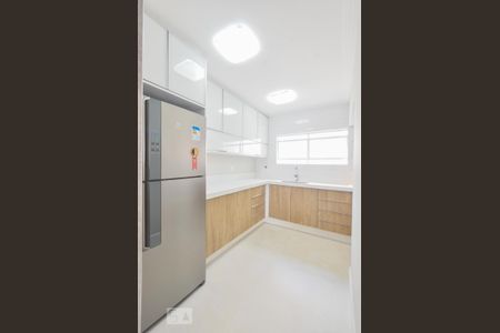 Cozinha de apartamento para alugar com 3 quartos, 100m² em Jardim das Acácias, São Paulo