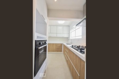 Cozinha de apartamento para alugar com 3 quartos, 100m² em Jardim das Acácias, São Paulo