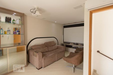 Sala de tv de casa de condomínio à venda com 3 quartos, 226m² em Vila Aricanduva, São Paulo