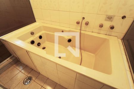 Casa à venda com 320m², 4 quartos e 2 vagasBanheiro da Suíte