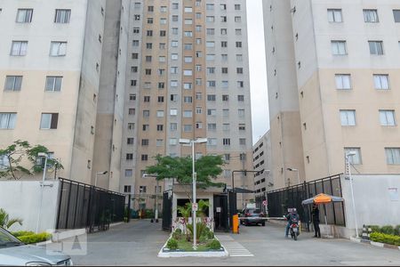 Apartamento para alugar com 45m², 2 quartos e 1 vagaFachada estacionamento