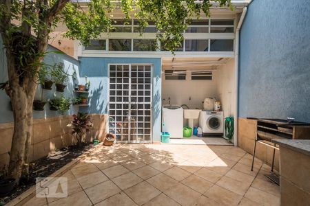 Casa à venda com 100m², 2 quartos e 1 vaga Casa à venda com 100m², 2 quartos e 1 vagaQuintal