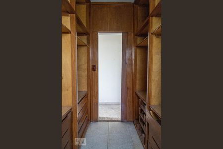 Apartamento para alugar com 252m², 4 quartos e 4 vagas Apartamento para alugar com 252m², 4 quartos e 4 vagasCloset do Suíte 1