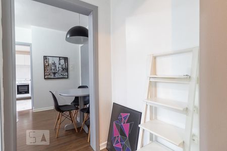 Corredor de apartamento à venda com 1 quarto, 42m² em Petrópolis, Porto Alegre
