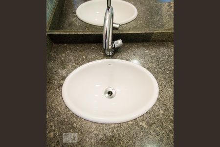 Apartamento para alugar com 60m², 2 quartos e 1 vagaBanheiro - Torneira