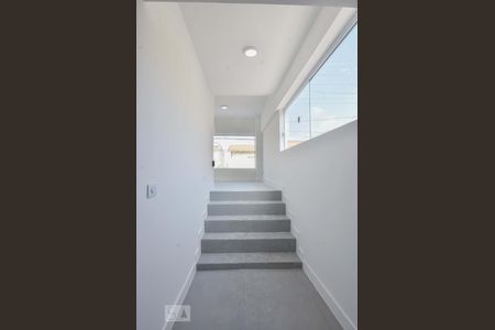 Escada para Sala 02 de apartamento para alugar com 2 quartos, 100m² em Vila Isa, São Paulo