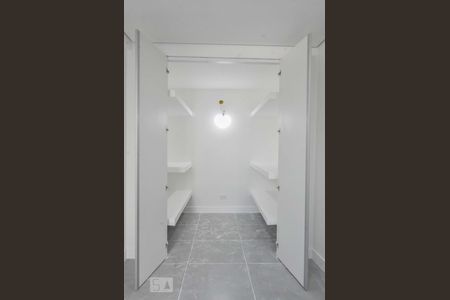 Apartamento para alugar com 100m², 2 quartos e 1 vagaSuíte 01 - Closet