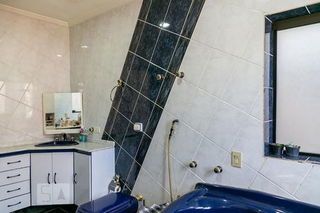 Casa de condomínio à venda com 220m², 3 quartos e 2 vagasSuíte
