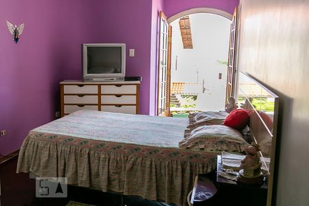 Casa de condomínio à venda com 220m², 3 quartos e 2 vagasQuarto