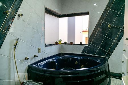 Casa de condomínio à venda com 220m², 3 quartos e 2 vagasSuíte