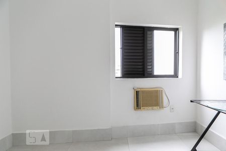 Quarto de apartamento para alugar com 1 quarto, 55m² em Encruzilhada, Santos