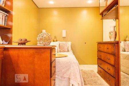 Casa à venda com 550m², 4 quartos e 4 vagas Casa à venda com 550m², 4 quartos e 4 vagasQuarto 4