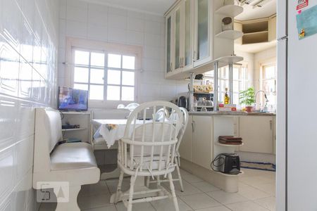 Casa à venda com 550m², 4 quartos e 4 vagas Casa à venda com 550m², 4 quartos e 4 vagasCozinha