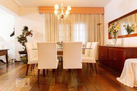 Sala 1 de casa para alugar com 4 quartos, 550m² em Chácara das Pedras, Porto Alegre