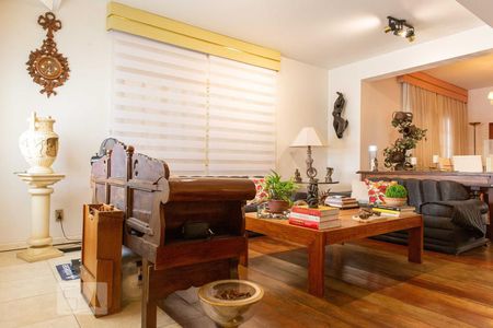 Sala de casa à venda com 4 quartos, 550m² em Chácara das Pedras, Porto Alegre