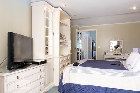 Casa à venda com 550m², 4 quartos e 4 vagas Casa à venda com 550m², 4 quartos e 4 vagasSuíte