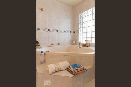 Casa à venda com 550m², 4 quartos e 4 vagas Casa à venda com 550m², 4 quartos e 4 vagasBanheiro da Suíte