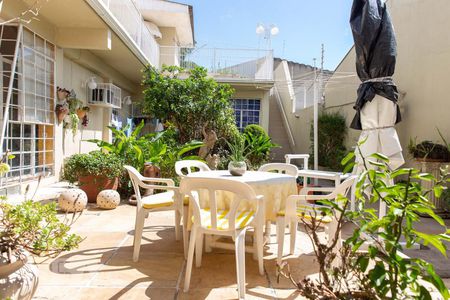 Casa à venda com 550m², 4 quartos e 4 vagas Casa à venda com 550m², 4 quartos e 4 vagasPátio