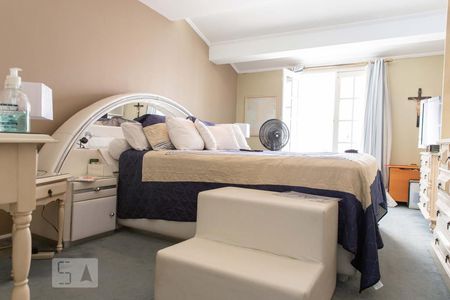 Casa à venda com 550m², 4 quartos e 4 vagas Casa à venda com 550m², 4 quartos e 4 vagasSuíte