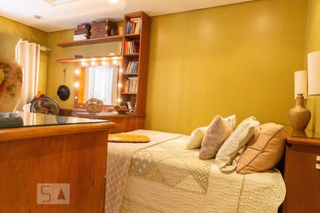 Casa à venda com 550m², 4 quartos e 4 vagas Casa à venda com 550m², 4 quartos e 4 vagasQuarto 4