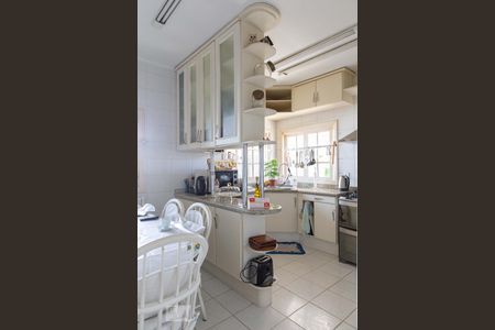 Casa à venda com 550m², 4 quartos e 4 vagas Casa à venda com 550m², 4 quartos e 4 vagasCozinha