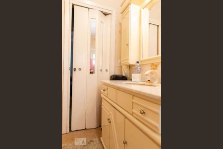 Casa à venda com 550m², 4 quartos e 4 vagas Casa à venda com 550m², 4 quartos e 4 vagasBanheiro 2