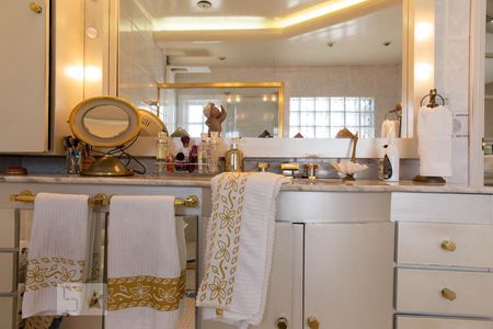 Casa à venda com 550m², 4 quartos e 4 vagas Casa à venda com 550m², 4 quartos e 4 vagasBanheiro da Suíte