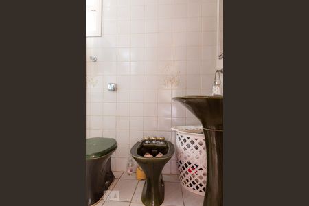 Casa à venda com 550m², 4 quartos e 4 vagas Casa à venda com 550m², 4 quartos e 4 vagasBanheiro 1