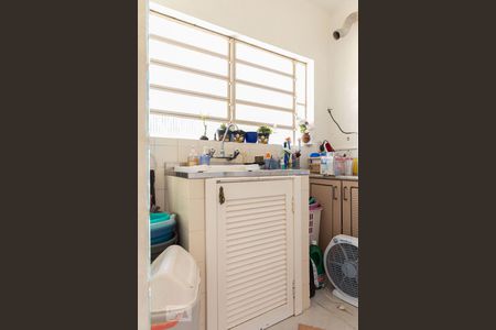 Casa à venda com 550m², 4 quartos e 4 vagas Casa à venda com 550m², 4 quartos e 4 vagasÁrea de Serviço