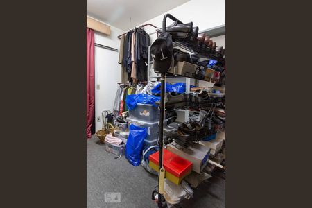 Casa à venda com 550m², 4 quartos e 4 vagas Casa à venda com 550m², 4 quartos e 4 vagasCloset