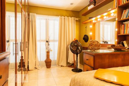 Casa à venda com 550m², 4 quartos e 4 vagas Casa à venda com 550m², 4 quartos e 4 vagasQuarto 4