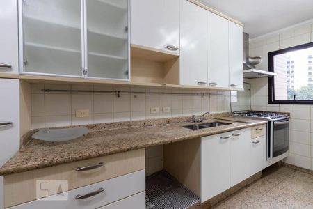Apartamento à venda com 126m², 2 quartos e 3 vagas Apartamento à venda com 126m², 2 quartos e 3 vagasCozinha