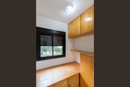 Apartamento à venda com 126m², 2 quartos e 3 vagas Apartamento à venda com 126m², 2 quartos e 3 vagasQuarto de Serviço