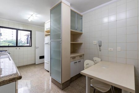 Apartamento à venda com 126m², 2 quartos e 3 vagas Apartamento à venda com 126m², 2 quartos e 3 vagasCozinha