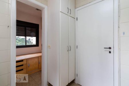 Apartamento à venda com 126m², 2 quartos e 3 vagas Apartamento à venda com 126m², 2 quartos e 3 vagasArea de Serviço