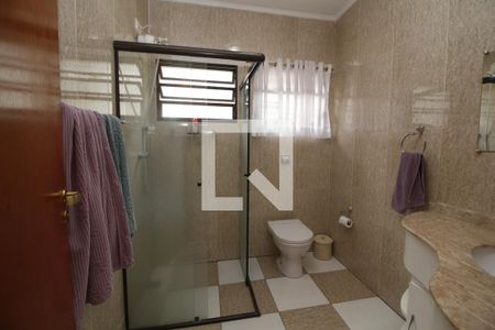 Casa à venda com 200m², 3 quartos e 4 vagasBanheiro da Suíte