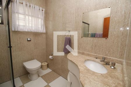 Casa à venda com 200m², 3 quartos e 4 vagasBanheiro da Suíte