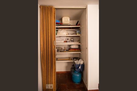 Casa à venda com 205m², 3 quartos e 3 vagas Casa à venda com 205m², 3 quartos e 3 vagasDispensa da garagem