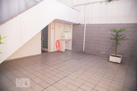 Casa à venda com 205m², 3 quartos e 3 vagas Casa à venda com 205m², 3 quartos e 3 vagasÁrea externa
