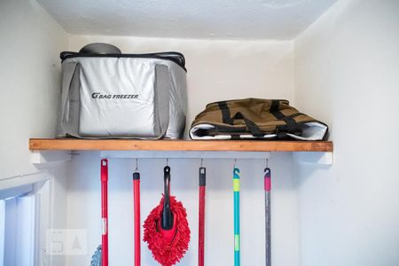 Casa à venda com 205m², 3 quartos e 3 vagas Casa à venda com 205m², 3 quartos e 3 vagasDispensa da cozinha