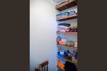 Casa à venda com 205m², 3 quartos e 3 vagas Casa à venda com 205m², 3 quartos e 3 vagasDispensa da cozinha