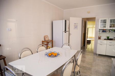 Casa à venda com 205m², 3 quartos e 3 vagas Casa à venda com 205m², 3 quartos e 3 vagasCopa