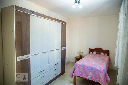 Casa à venda com 205m², 3 quartos e 3 vagas Casa à venda com 205m², 3 quartos e 3 vagasQuarto 2