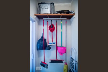 Casa à venda com 205m², 3 quartos e 3 vagas Casa à venda com 205m², 3 quartos e 3 vagasDispensa da cozinha