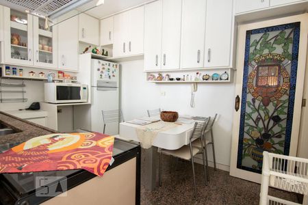 Apartamento à venda com 120m², 3 quartos e 2 vagasCozinha