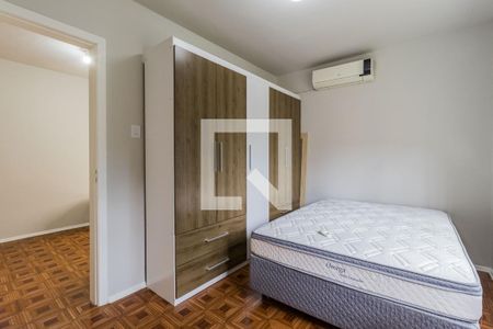 Dormitório de apartamento para alugar com 1 quarto, 38m² em Passo da Areia, Porto Alegre