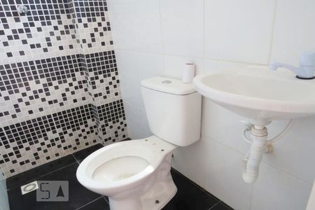 Banheiro de kitnet/studio para alugar com 1 quarto, 28m² em Vila Medeiros, São Paulo