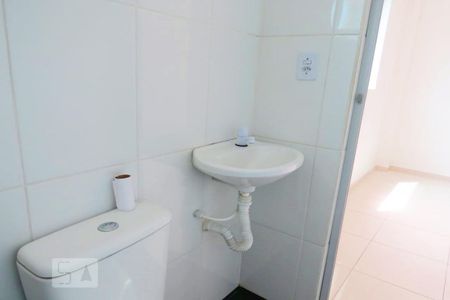 Banheiro de kitnet/studio para alugar com 1 quarto, 28m² em Vila Medeiros, São Paulo