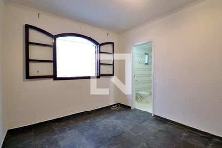 Casa à venda com 240m², 3 quartos e 3 vagasSuíte 1