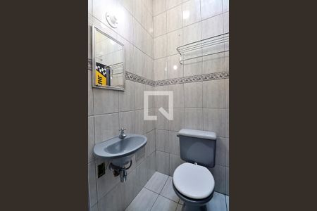 Casa à venda com 240m², 3 quartos e 3 vagasBanheiro da Suíte 2